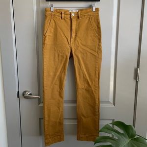 Everlane The Slim Leg Crop Pant in Brass